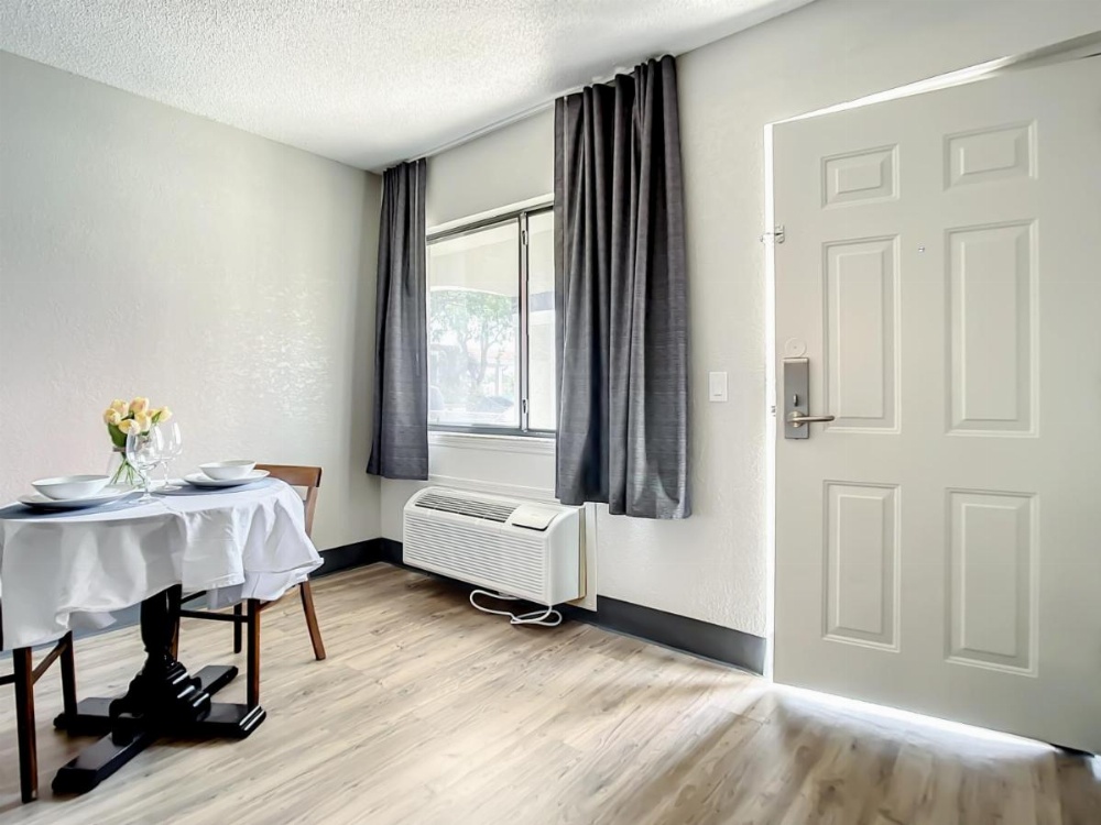 Room image 4